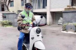 演员陈龙在上海做防疫志愿者（陈龙演员）