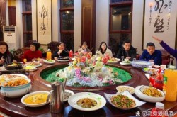 3人先后组织27人聚餐被立案调查（组织家人聚餐幽默通知）