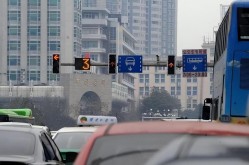 江西铅山交警回应将红绿灯变红灯（没有黄灯直接变红灯算闯红灯吗）